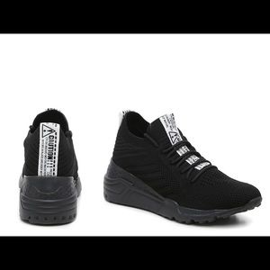 Steve madden sneakers!